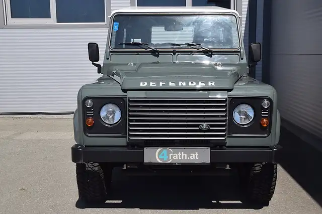 Land Rover Defender 90" Station Wagon E 2,2 AHK Ansicht 3