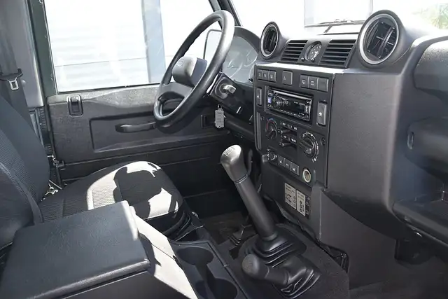Land Rover Defender 90" Station Wagon E 2,2 AHK Ansicht 14