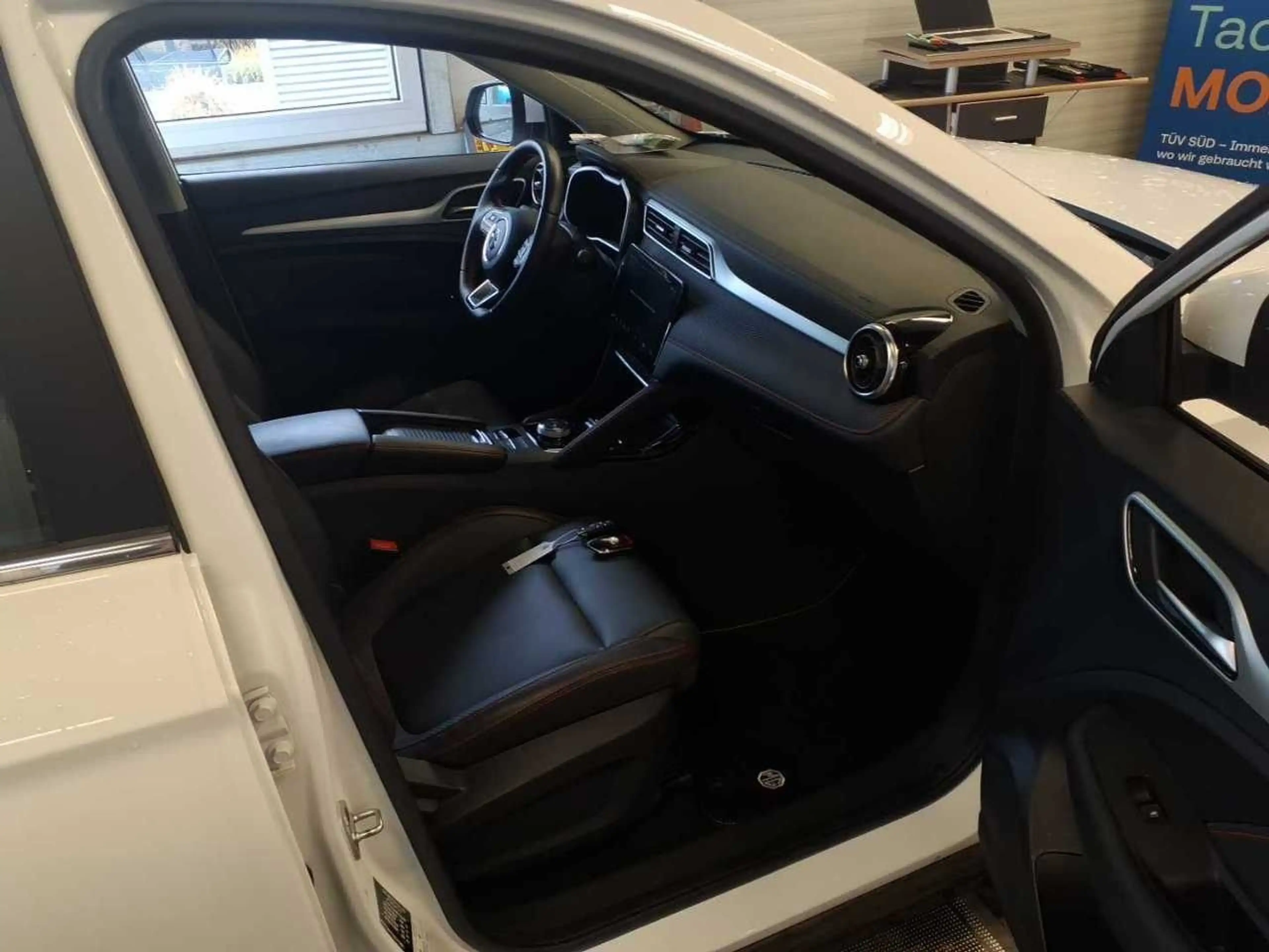 MG ZS EV Luxury 360° Pano S-Dach ACC BLIS — photo 6
