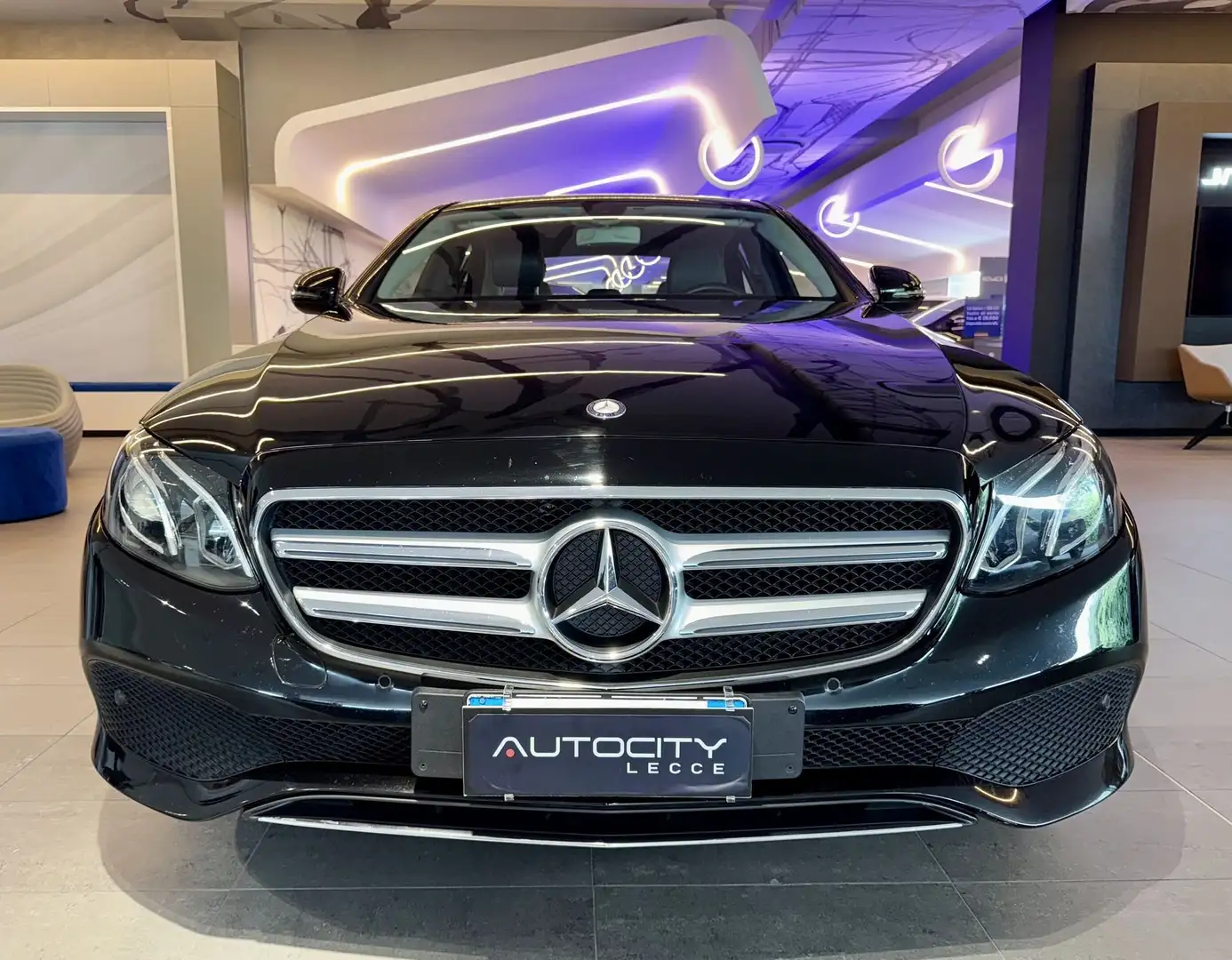 Mercedes-Benz E 200 200 2.0 BUSINESS SPORT 150CV DIESEL C.AUT. Nero - 2