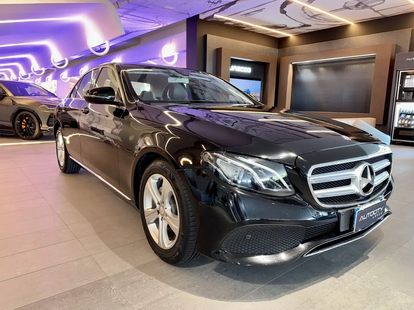 Mercedes-Benz E 200 200 2.0 BUSINESS SPORT 150CV DIESEL C.AUT. Nero - 1