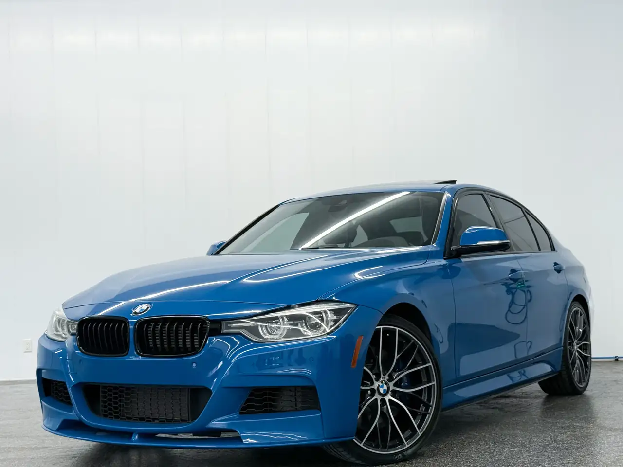 BMW 3 Series снимка BMW 3 Series