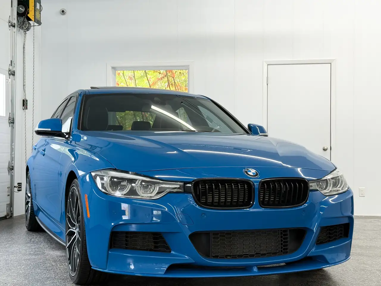 BMW 3 Series снимка BMW 3 Series
