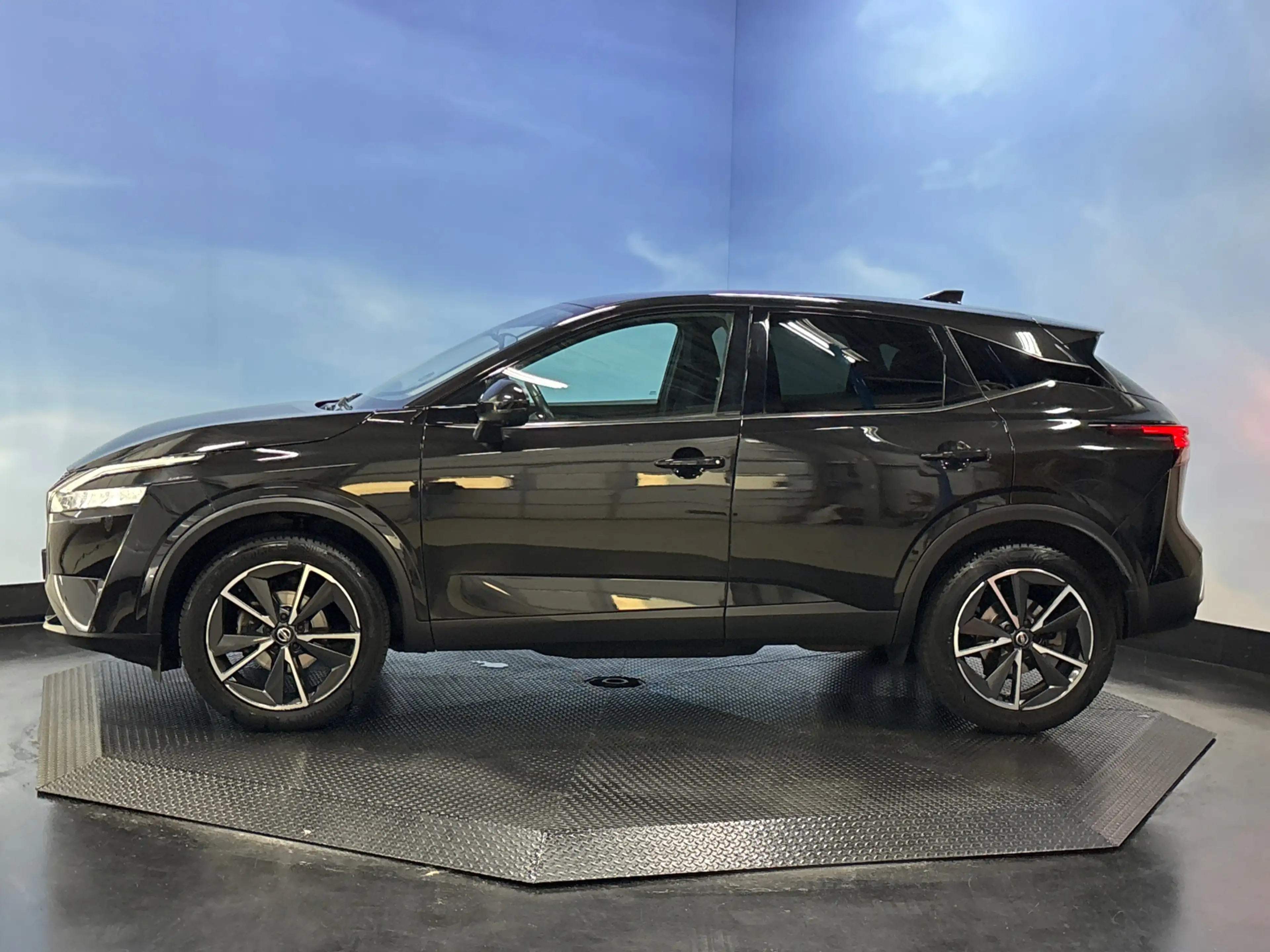 Nissan Qashqai 1.3 MHEV N-Style Camera 360, Carplay — photo 11