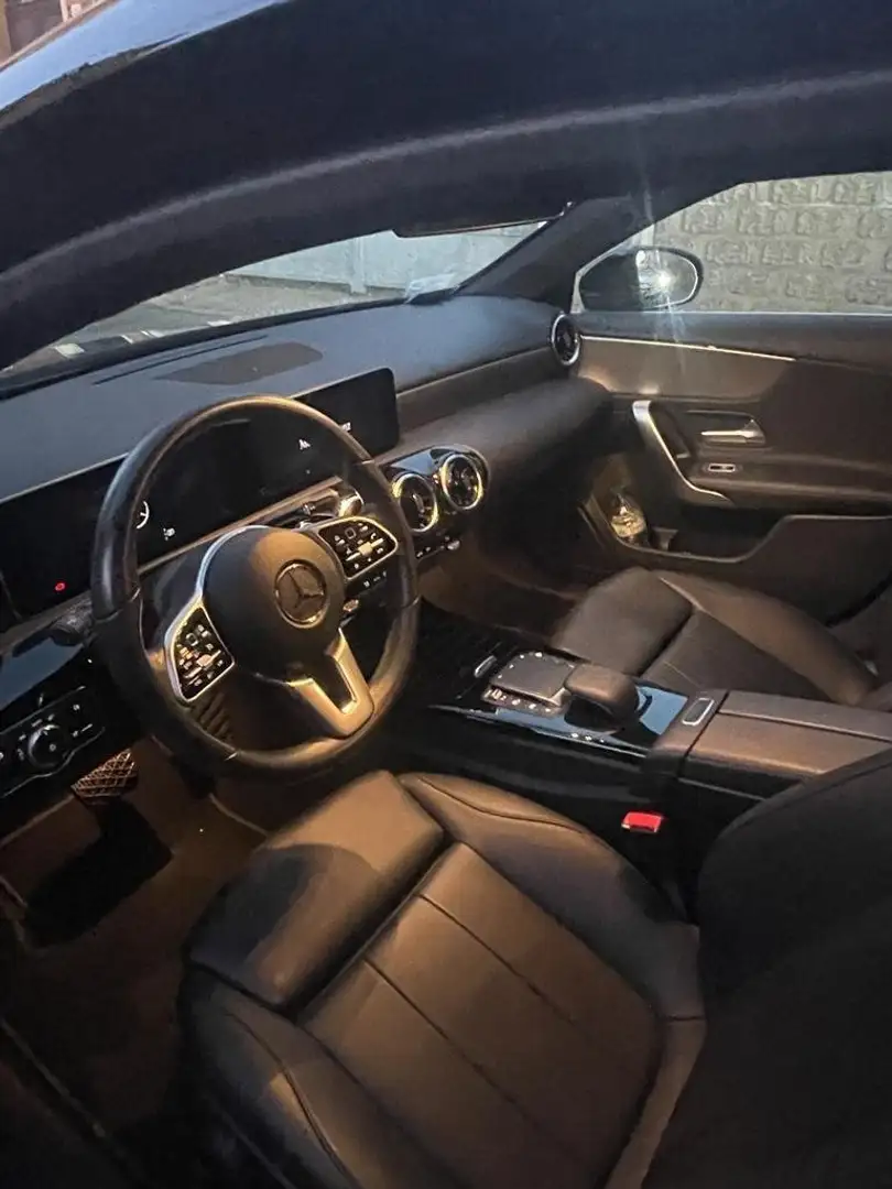Mercedes-Benz 180 CLASSE A 180D - VERSIONE PREMIUM Zwart - 2