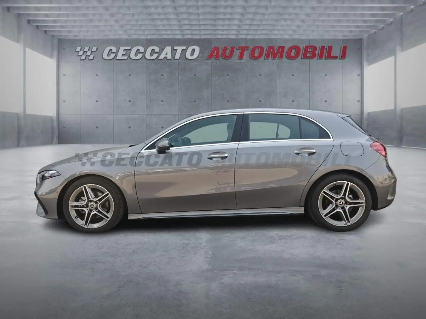 Mercedes-Benz A 180 A 180 d AMG Line Premium auto Gris - 2