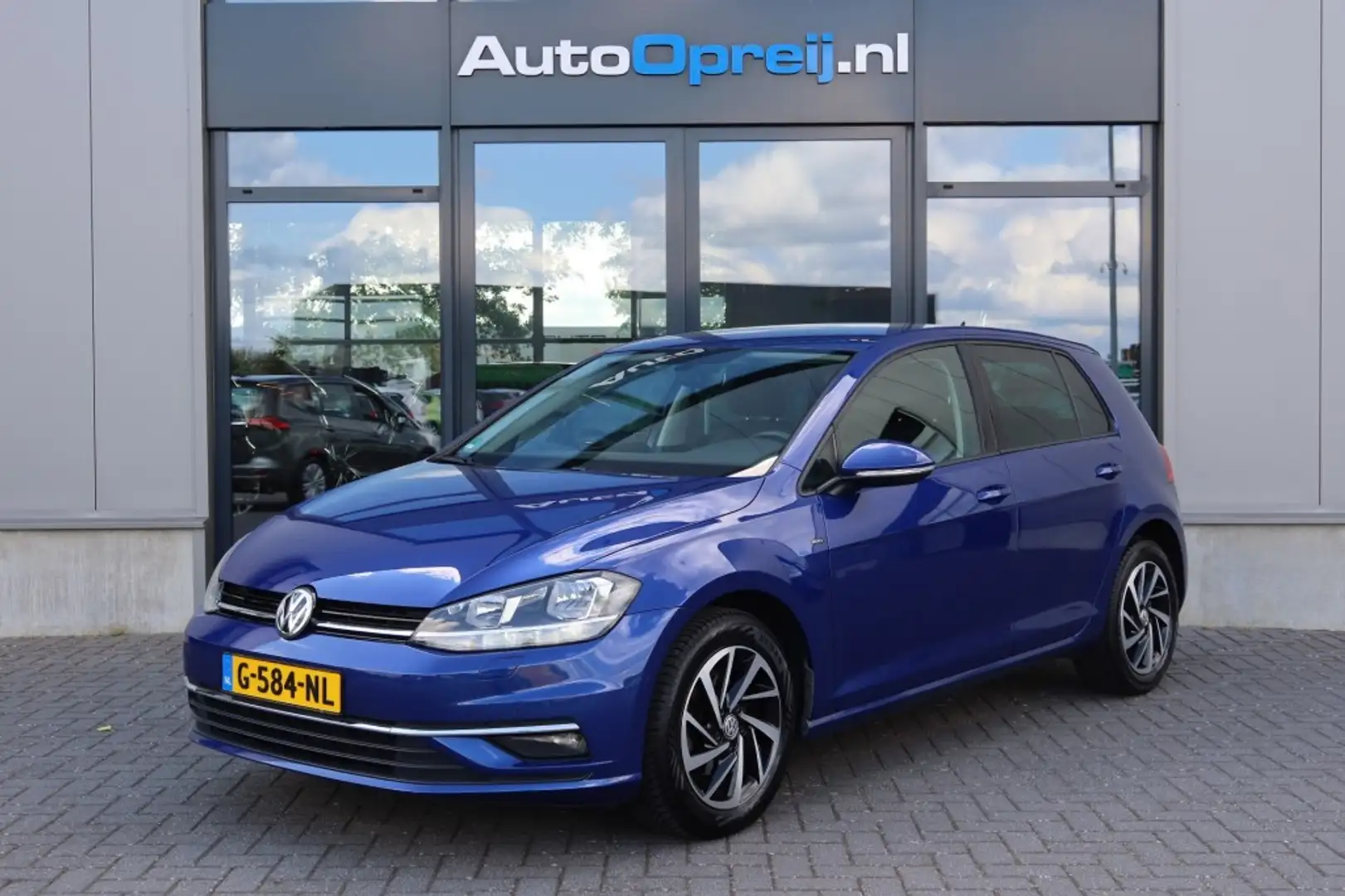 Volkswagen Golf 1.0 TSI HighLine Clima, NAVI, Stoelverwarming, PDC Blauw - 1