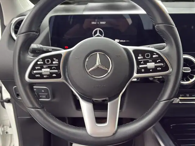 Mercedes-Benz 250 view 19