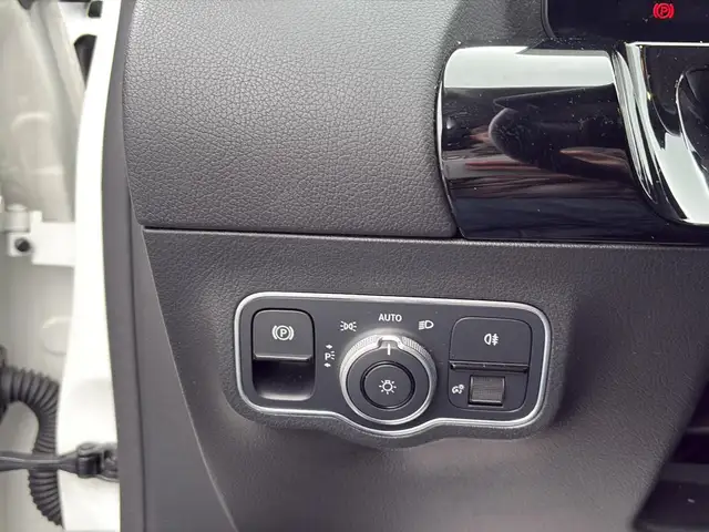 Mercedes-Benz 250 view 23