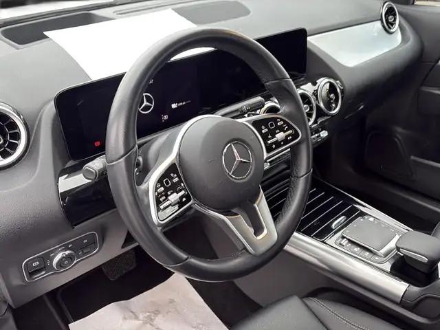 Mercedes-Benz 250 view 18