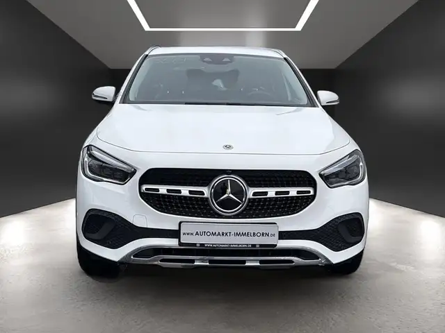 Mercedes-Benz 250 view 9