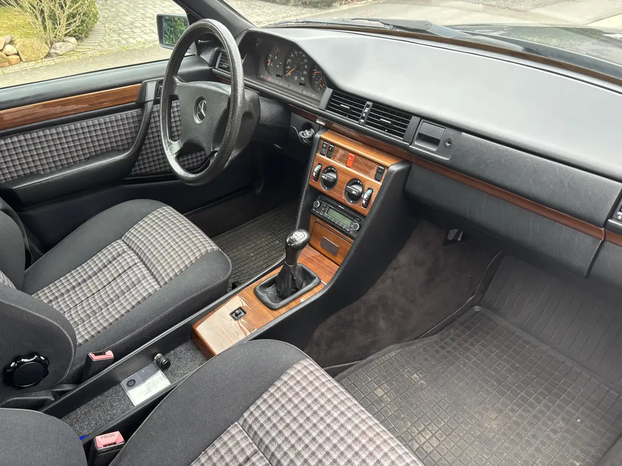 Mercedes-Benz E 230, foto 12