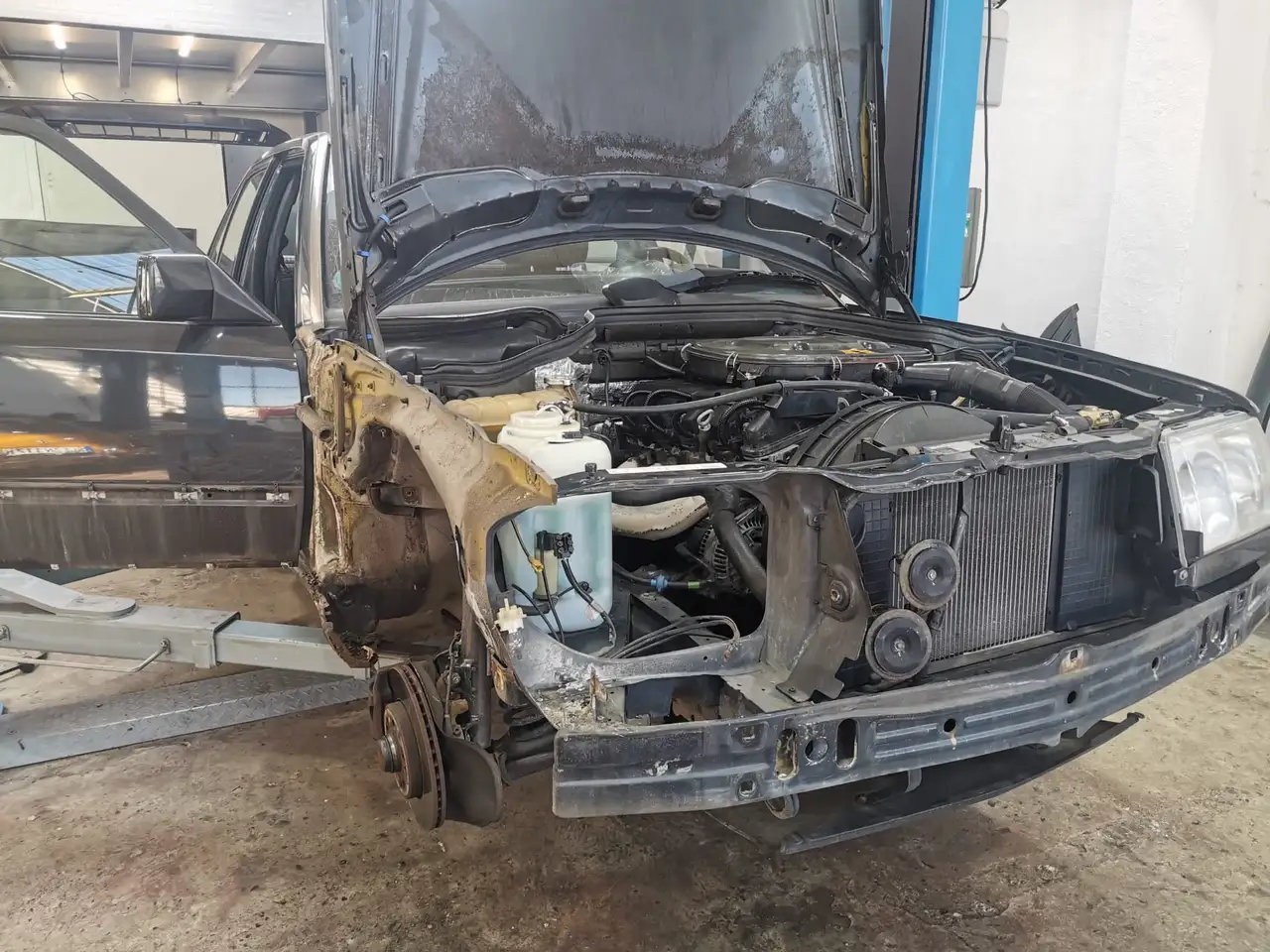 Mercedes-Benz E 230, foto 3