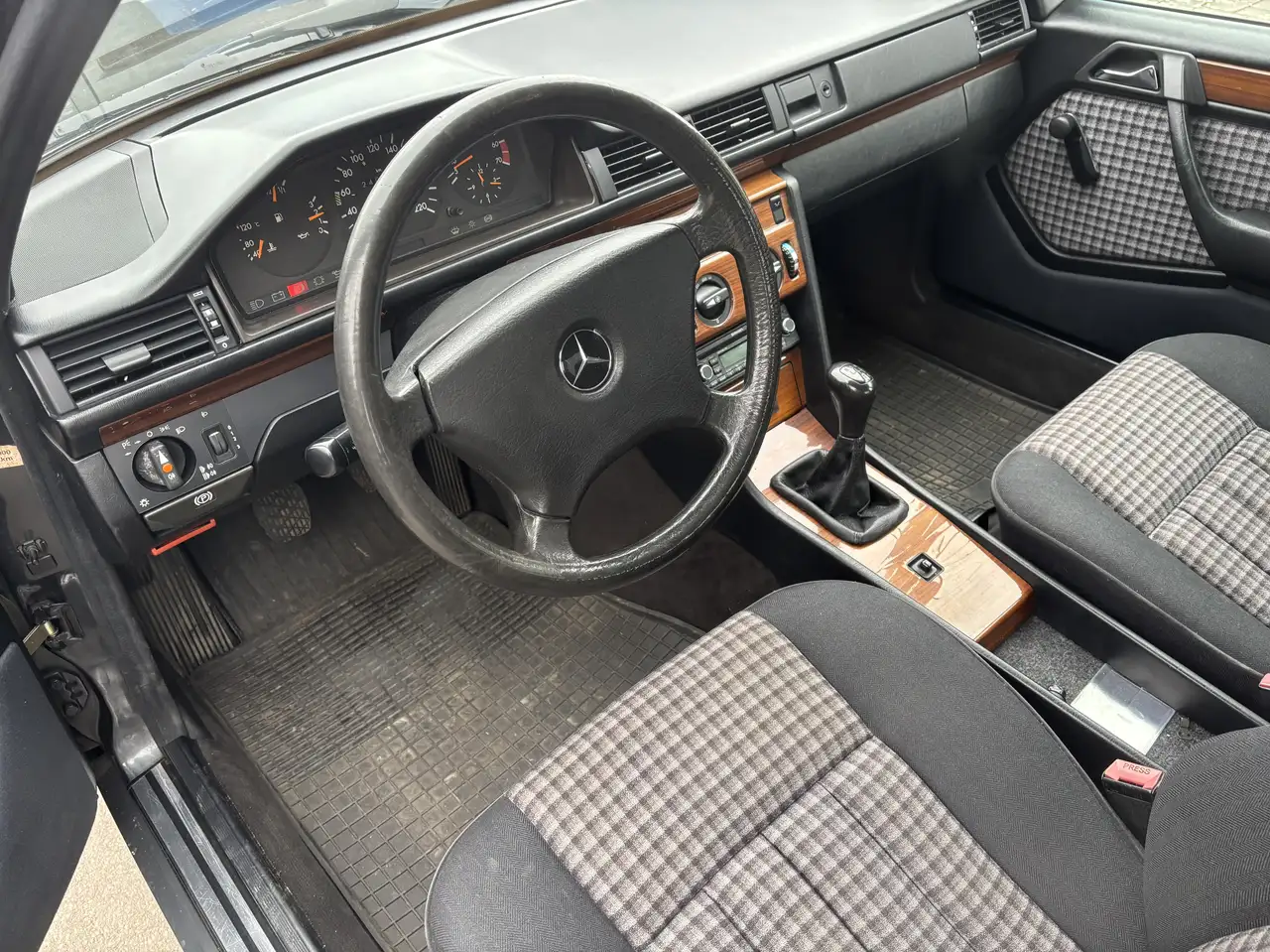 Mercedes-Benz E 230, foto 10