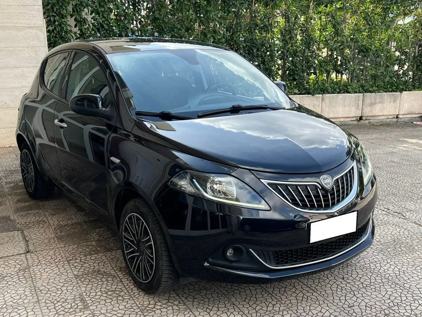 Lancia Ypsilon 1.0 S&S Hybrid Gold Noir - 1