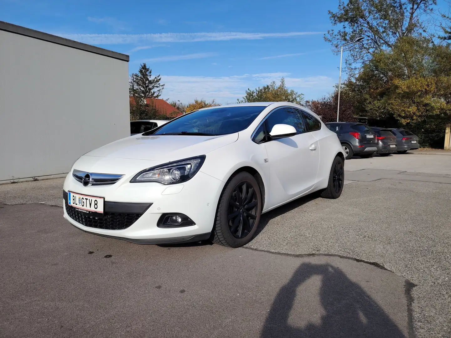 Opel Astra GTC Biały - 2