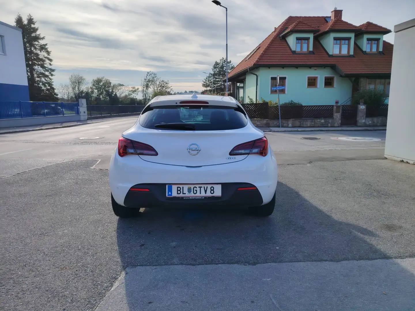 Opel Astra GTC Biały - 1