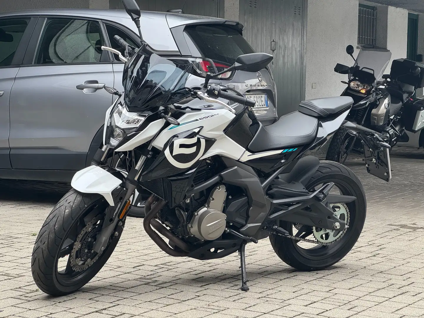 CFMOTO 650 NK 7F ABS TUA DA 50 Euro/mese Bianco - 1