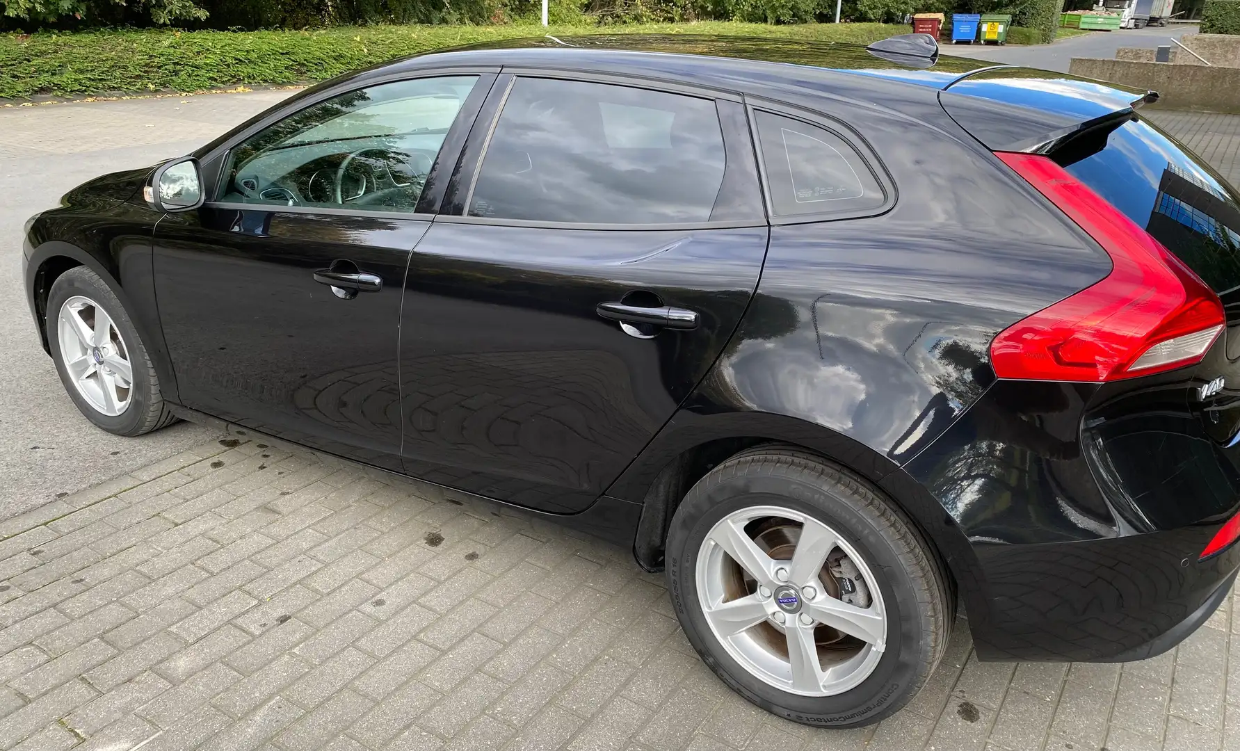 Volvo V40 2.0 D2 Kinetic Zwart - 2