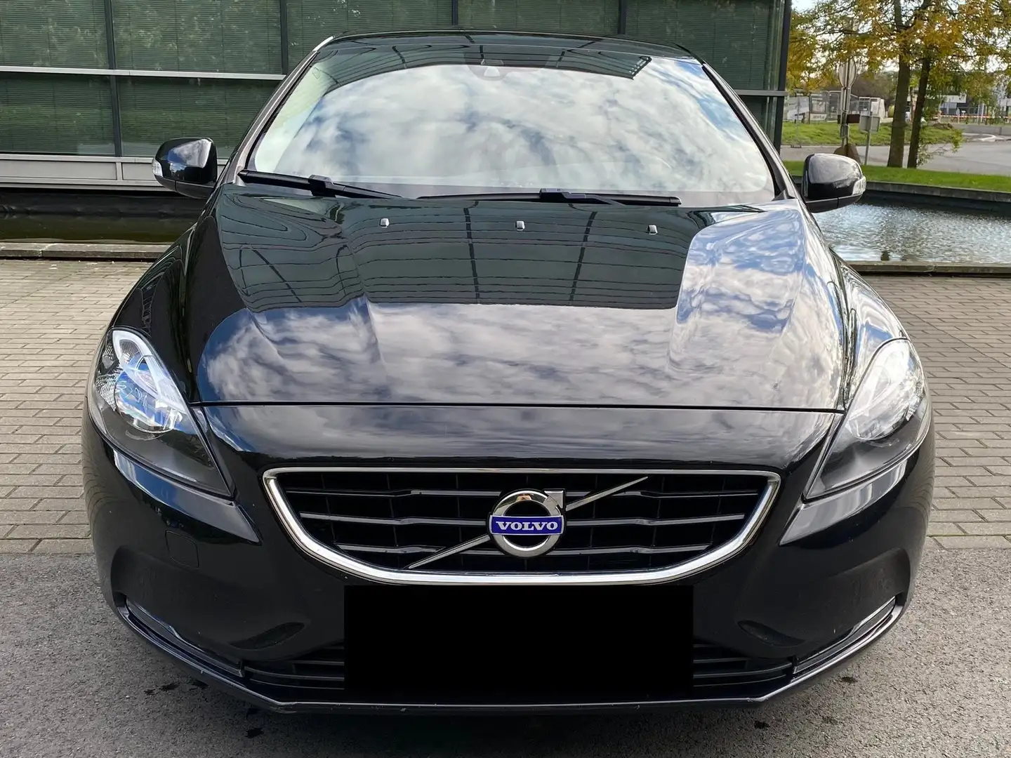Volvo V40 2.0 D2 Kinetic Zwart - 1