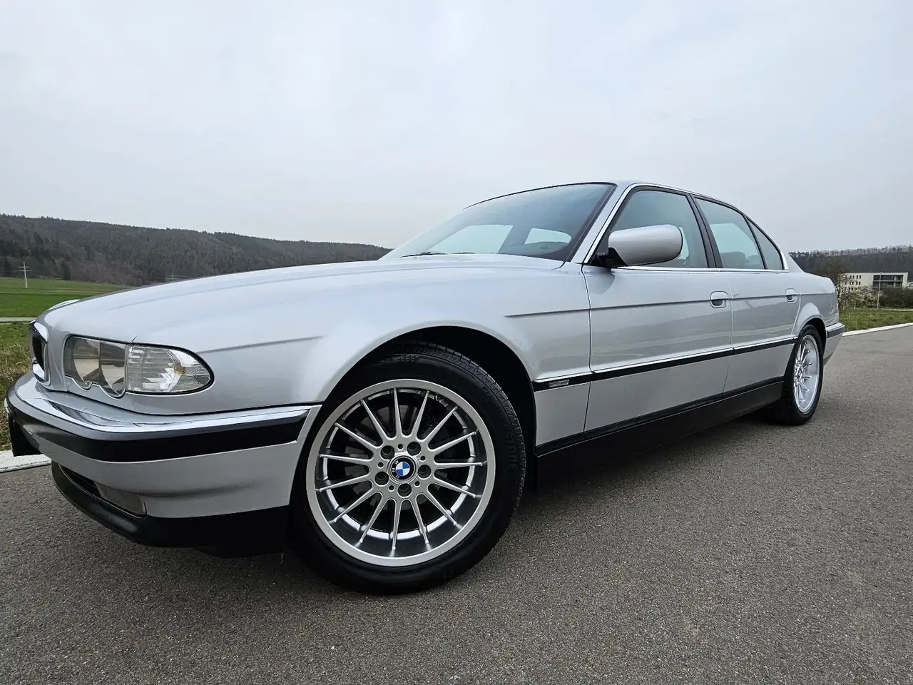 BMW 728