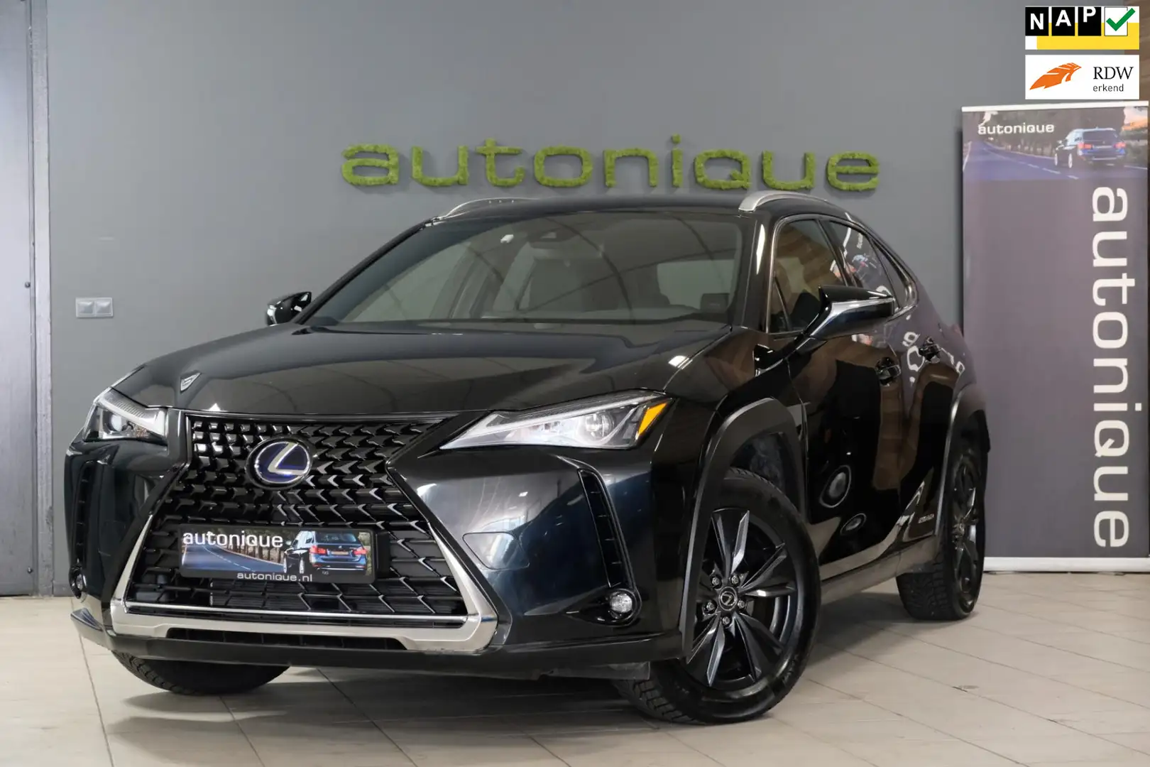 Lexus UX 250h Executive Line *12.778km* NIEUWSTAAT & Dealer Onde Zwart - 1