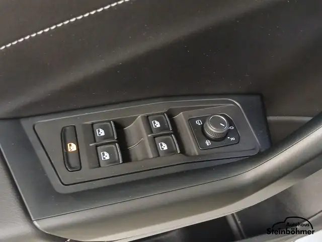 Volkswagen T-Roc view 16