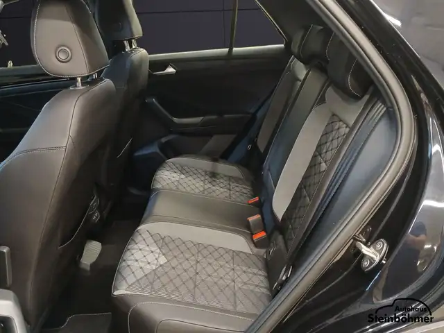 Volkswagen T-Roc view 14