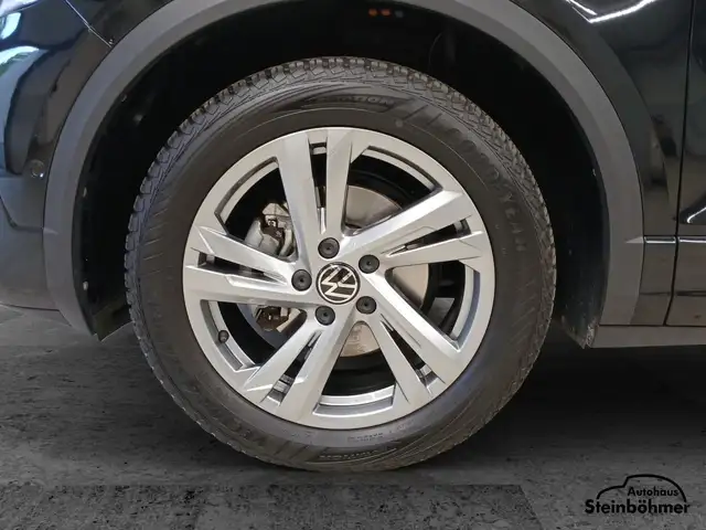 Volkswagen T-Roc view 12