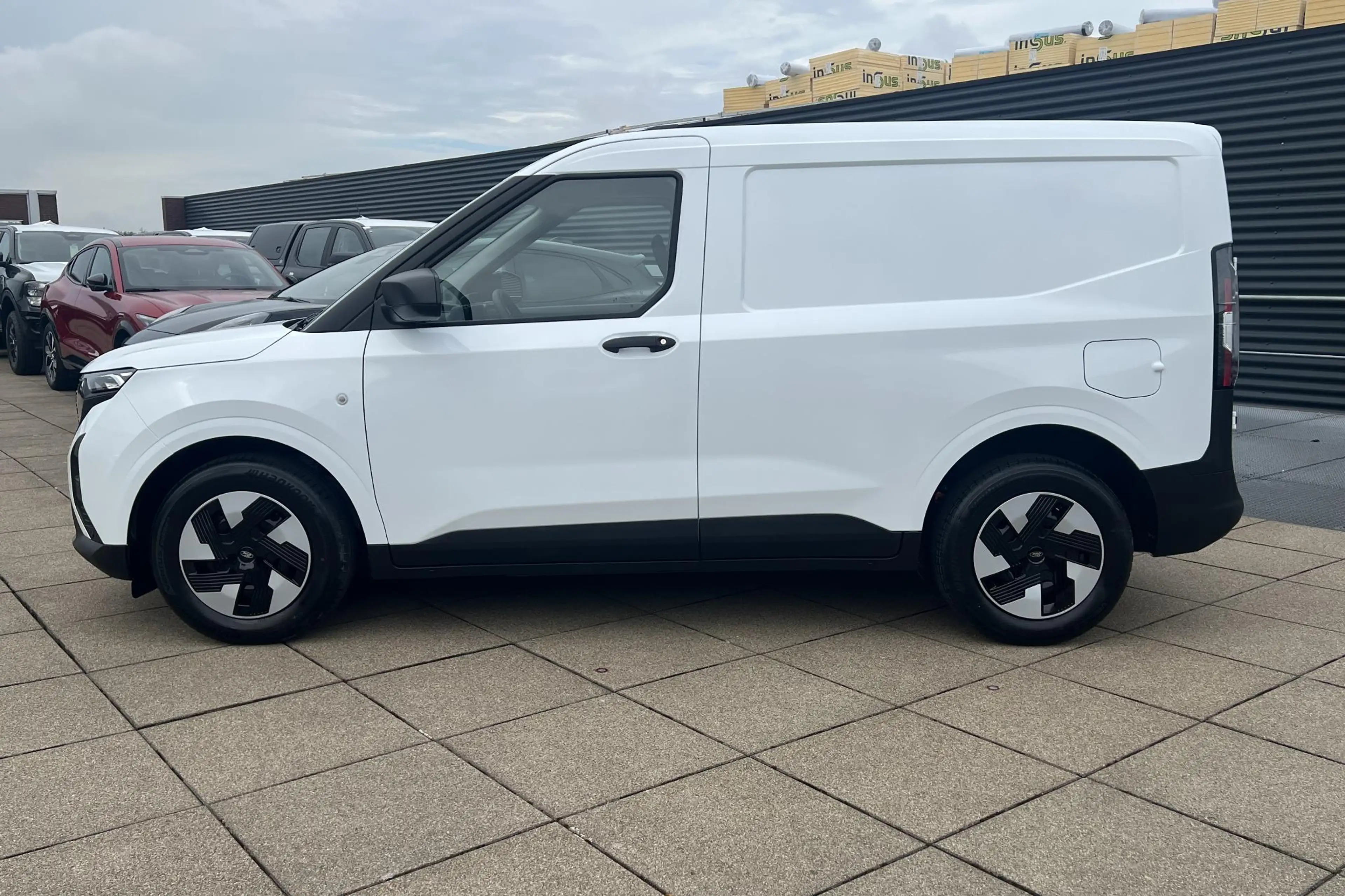 Ford Transit Courier e-Transit Trend 46.8kWh 136pk 8 Jaar Garantie | Vo — photo 2