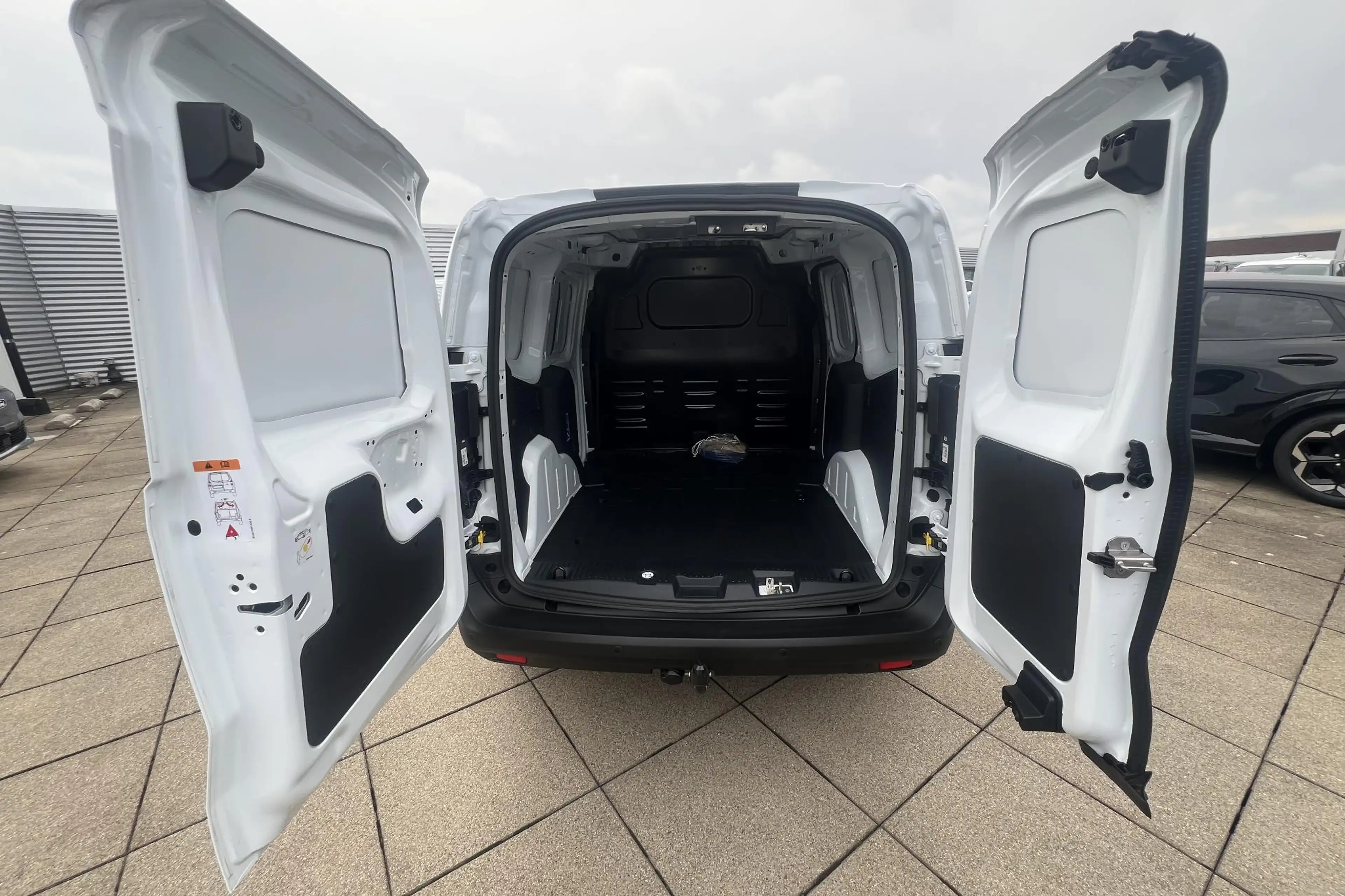 Ford Transit Courier e-Transit Trend 46.8kWh 136pk 8 Jaar Garantie | Vo — photo 5