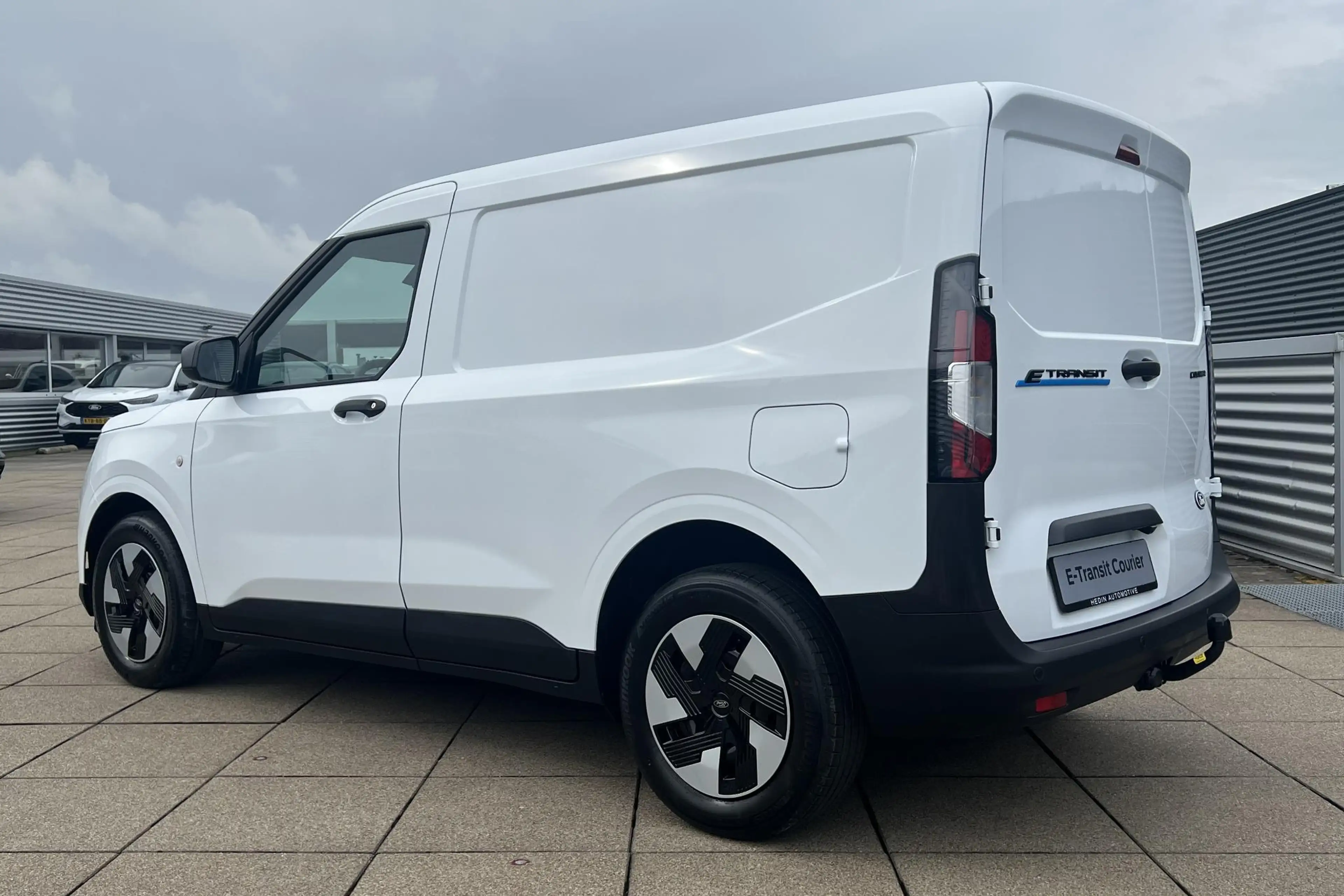 Ford Transit Courier e-Transit Trend 46.8kWh 136pk 8 Jaar Garantie | Vo — photo 3