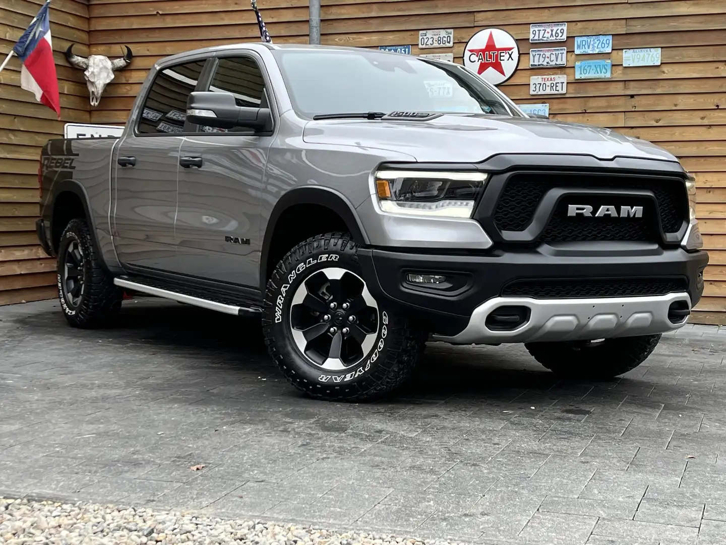 Dodge RAM 1500 REBEL Offroad 4x4 LPG AHK 5,7L eTorque Silber - 2