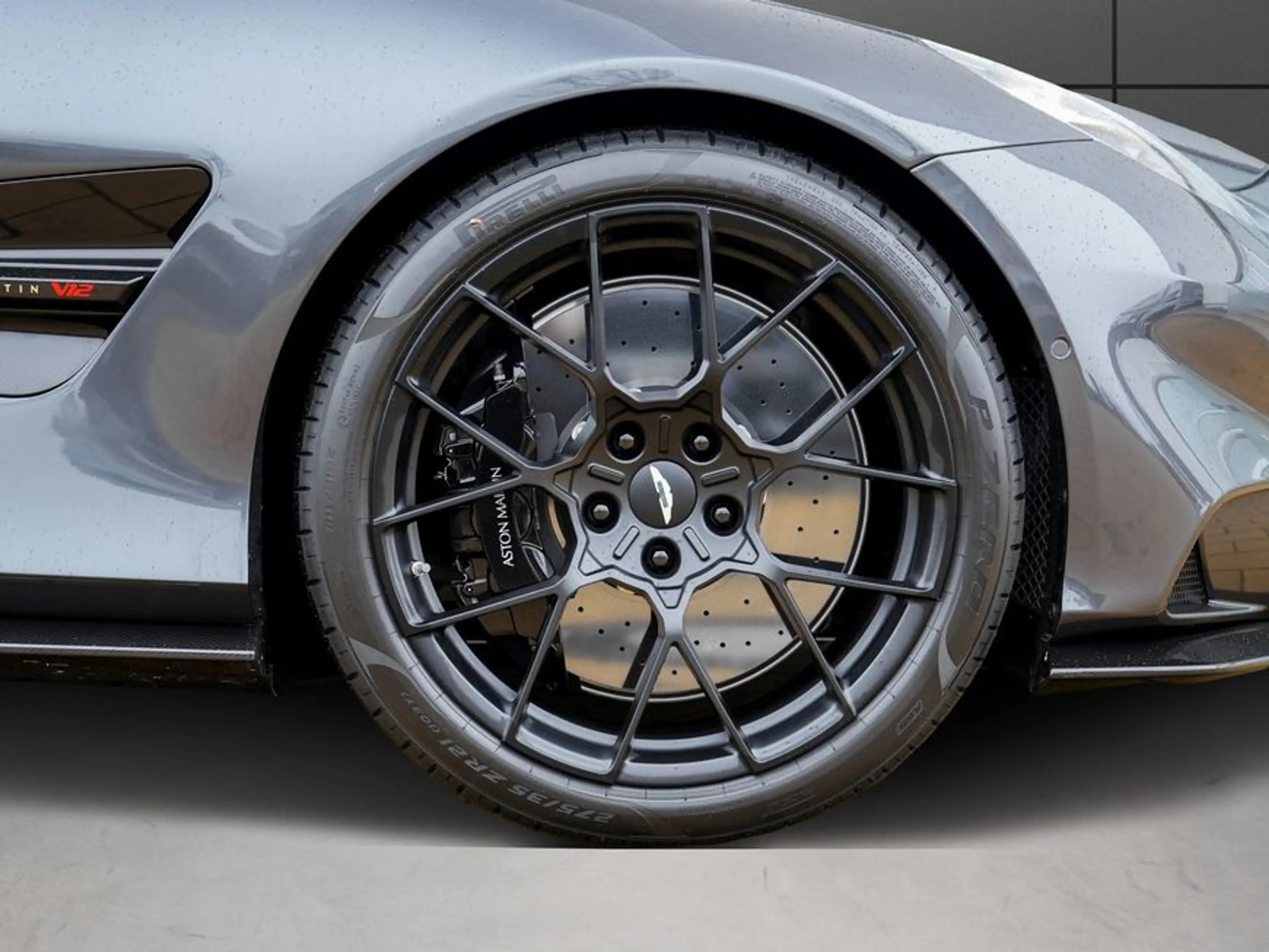 Aston Martin Vanquish Volante UVP 507.400 — photo 4
