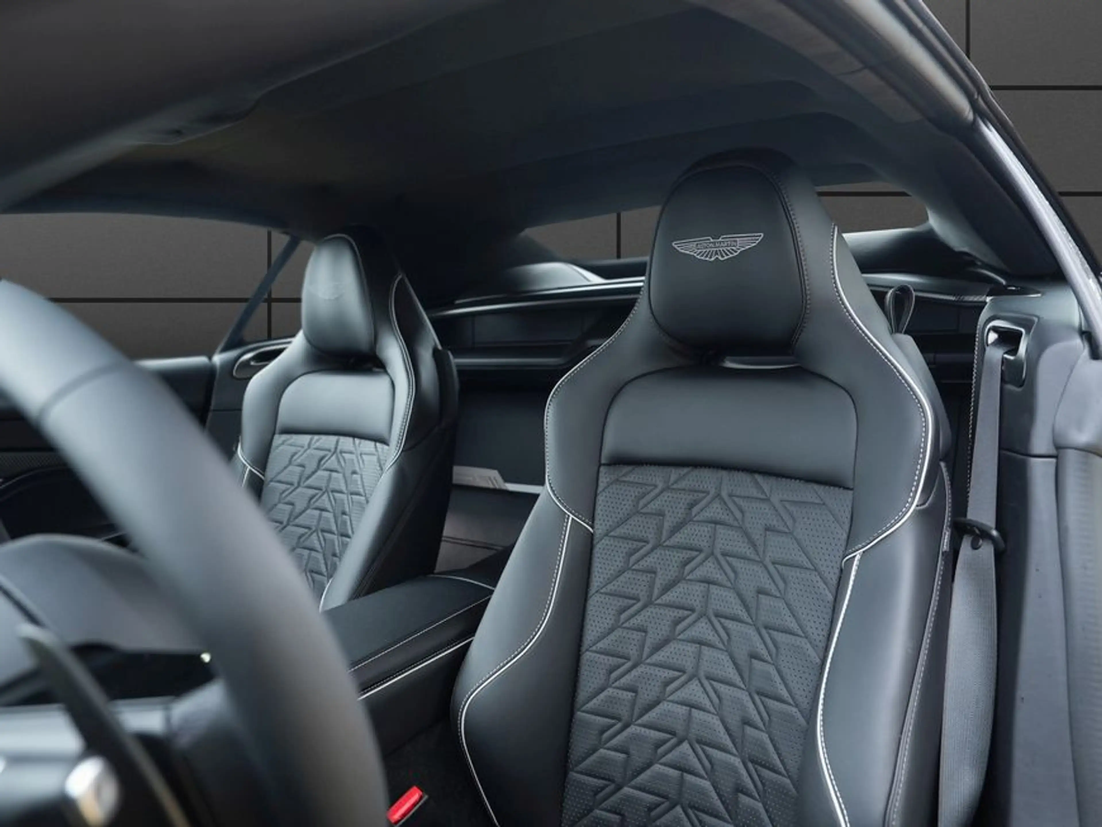 Aston Martin Vanquish Volante UVP 507.400 — photo 12