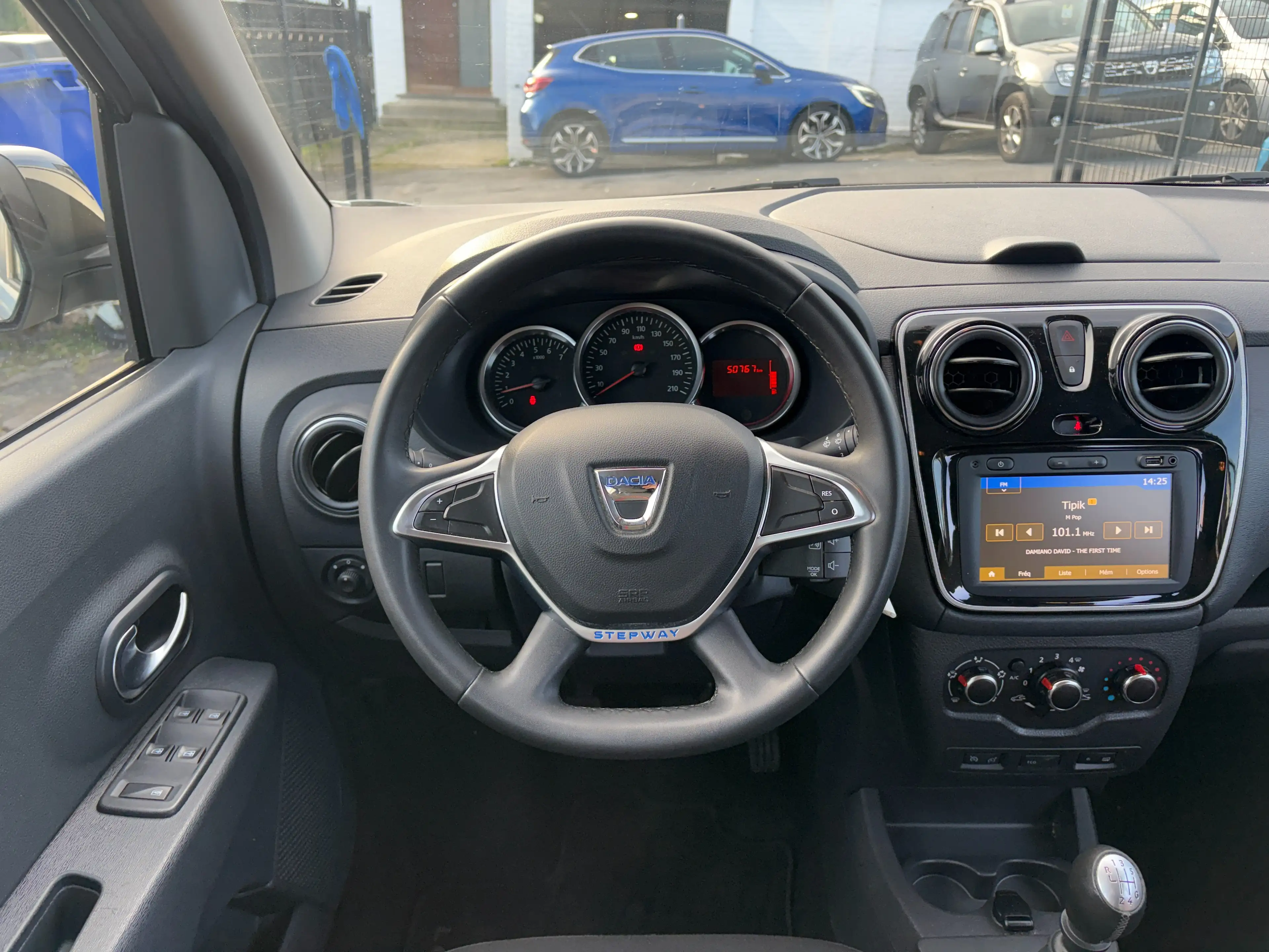 Dacia Lodgy Stepway 1.3 TCe Techroad - EU6D - GARANTIE 1AN - — photo 4