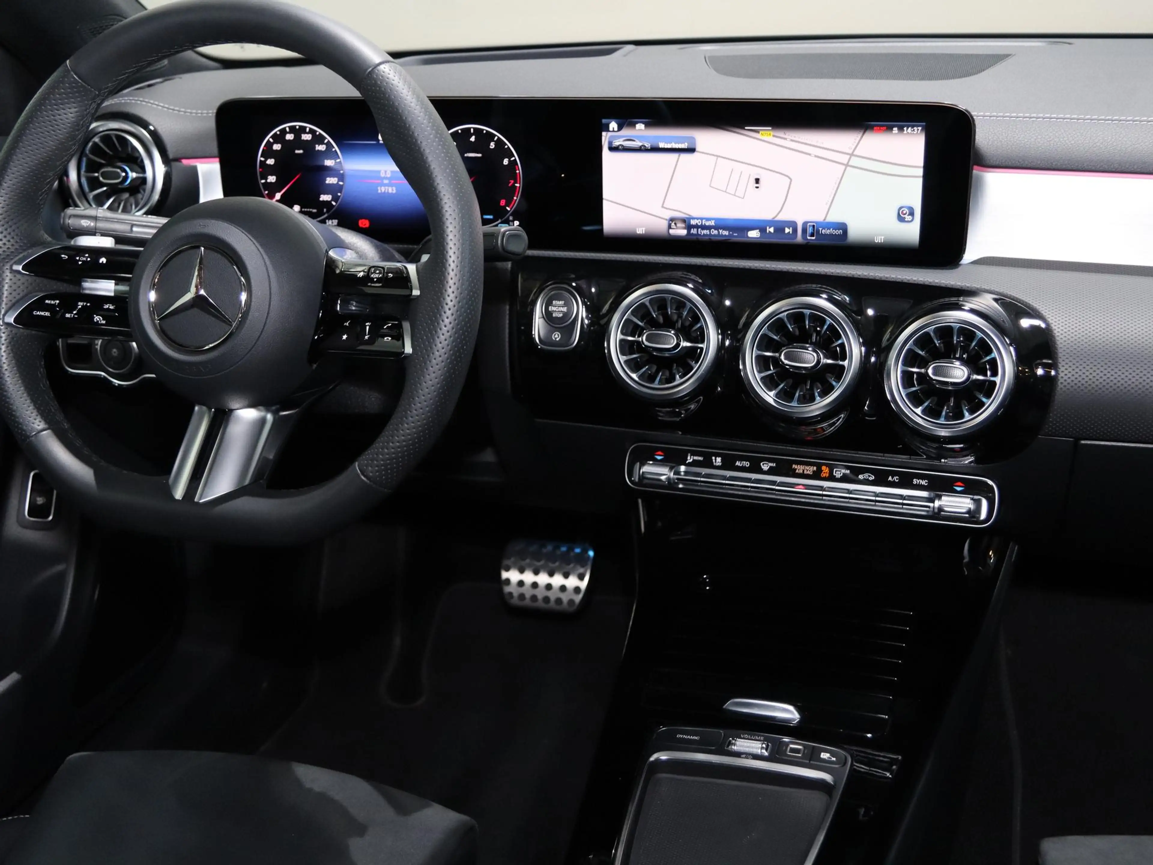 Mercedes-Benz CLA 180 Business Solution AMG | Panoramaschuifdak |  AMG L — photo 9