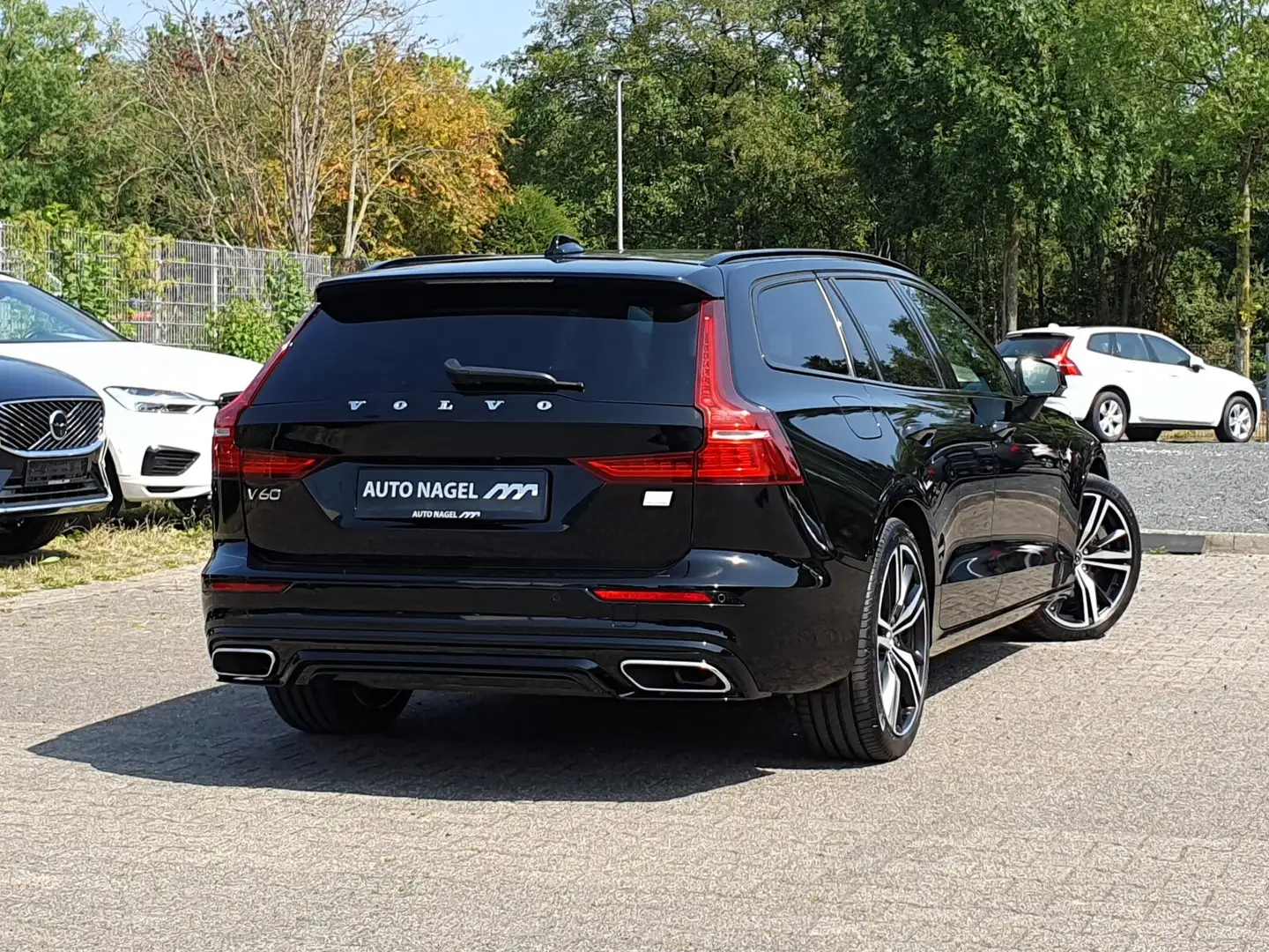 Volvo V60 V60 Recharge T8 R-Design LONG RANGE SD/Autom./BC Schwarz - 2