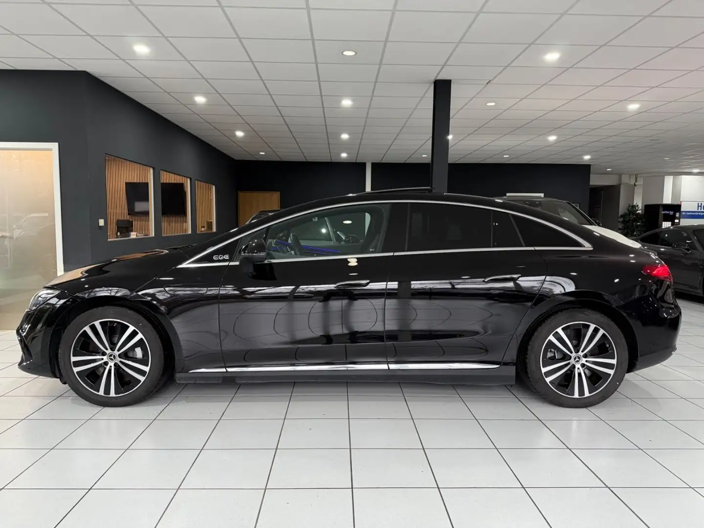 Mercedes-Benz EQE 300 DISTRONIC*PANO*MEMORY*KAMERA*CARPLAY*LED Fekete - 2