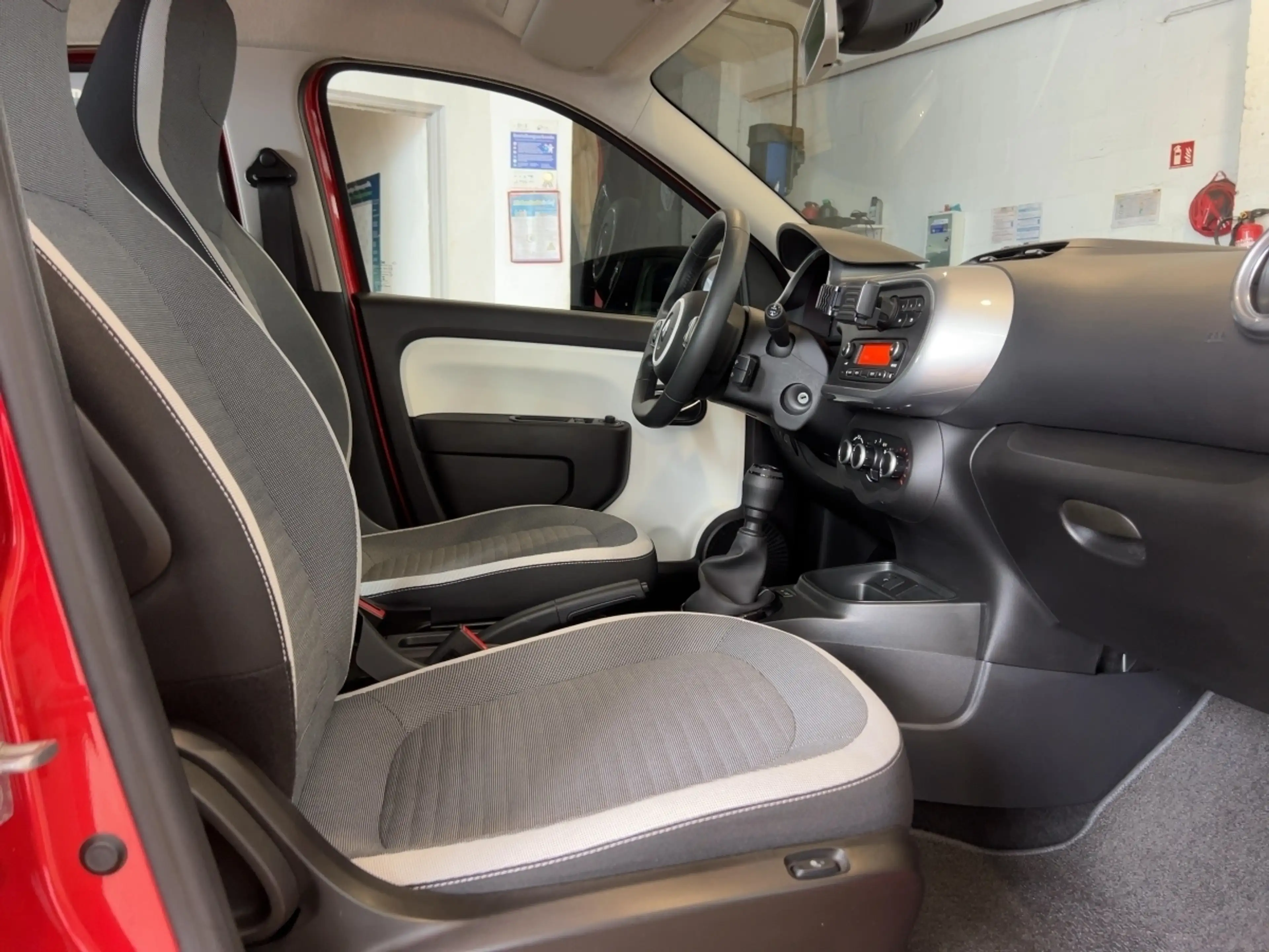 Renault Twingo ZEN SCe 65 Start & Stop SHZ KLIMA BT ABS ZV — photo 8
