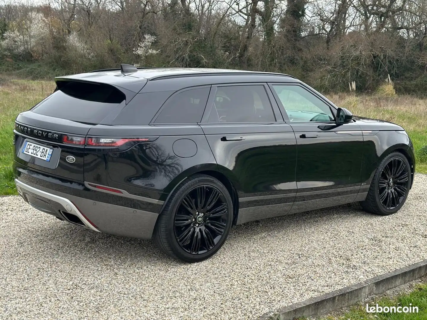 Land Rover Range Rover Velar LAND 3.0 D300 4WD PREMIERE EDITION R-DYNAMIC AUTO  Černá - 2