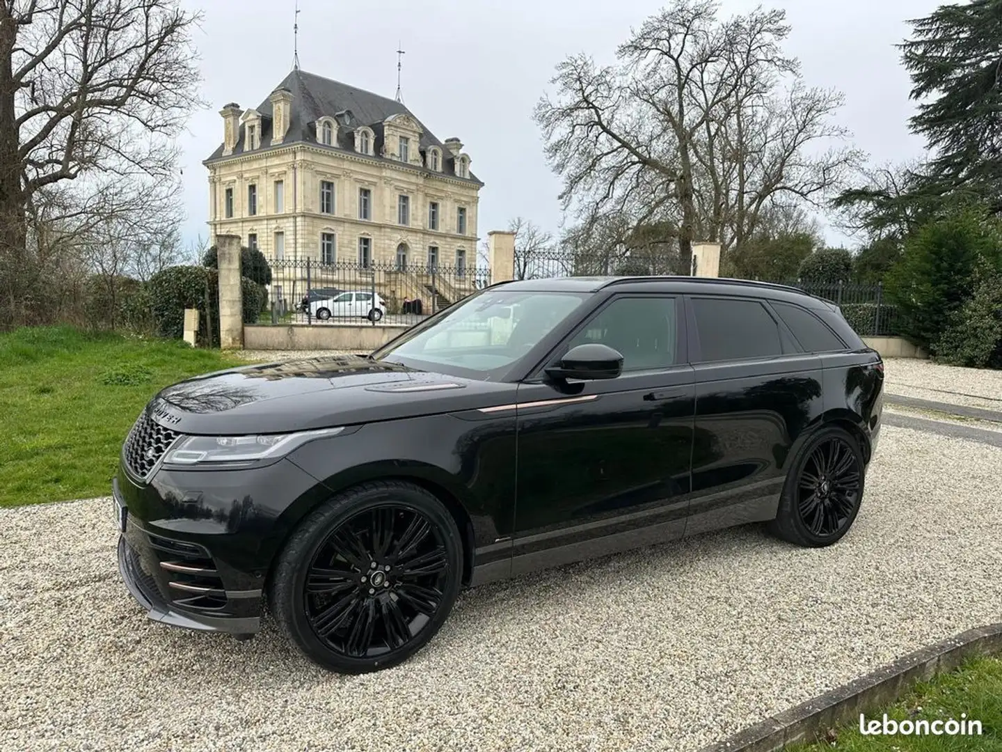 Land Rover Range Rover Velar LAND 3.0 D300 4WD PREMIERE EDITION R-DYNAMIC AUTO  Černá - 1
