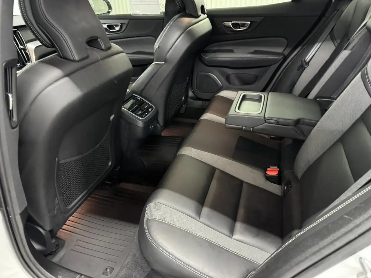 Volvo S60 снимка Volvo S60