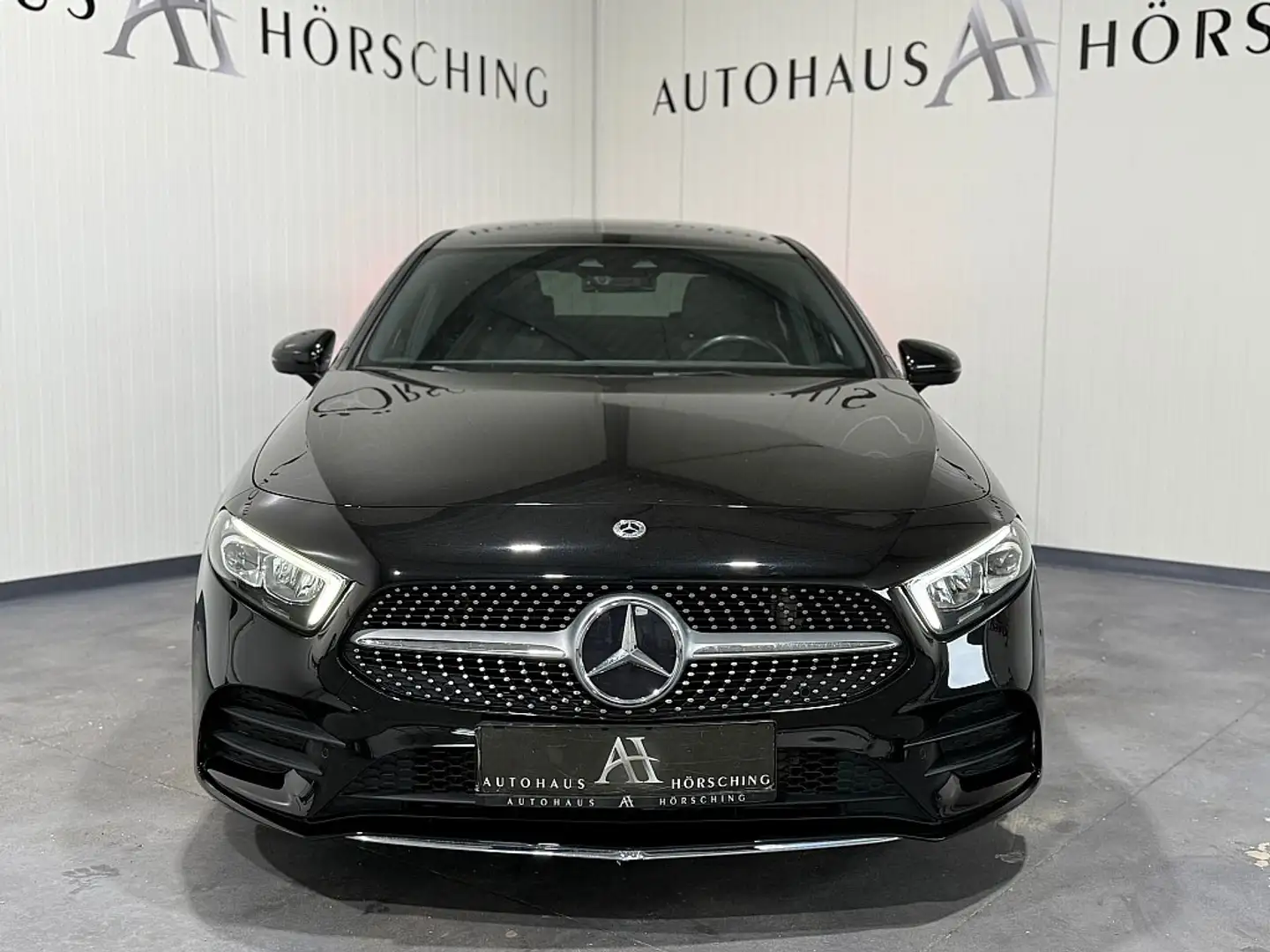 Mercedes-Benz A 180 d Limousine Aut. Zwart - 2