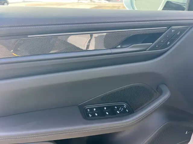 Porsche Macan Turbo AHK BOSE PANO 22" SPORT CHRONO MWST TOP! Ansicht 15