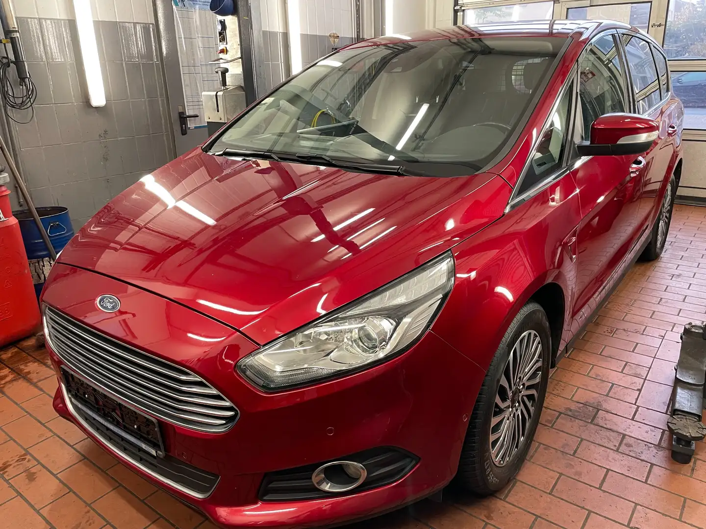 Ford S-Max Titanium Rouge - 1