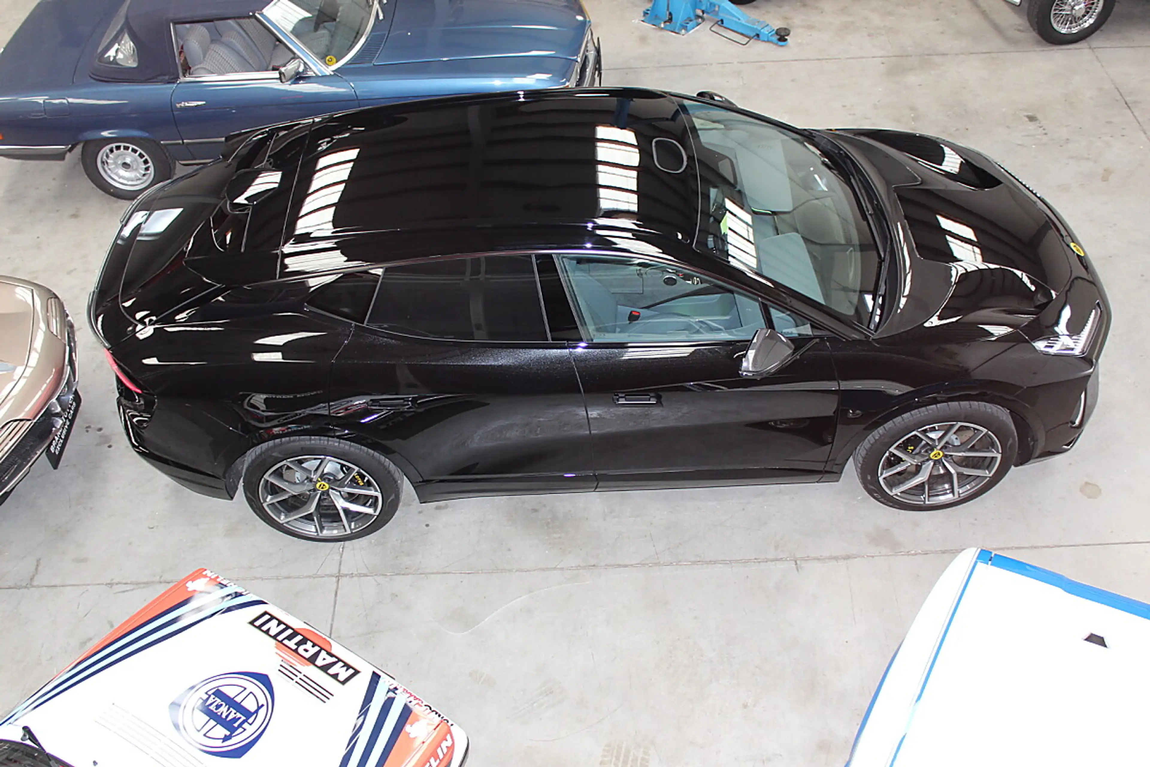 Lotus Eletre R — photo 8