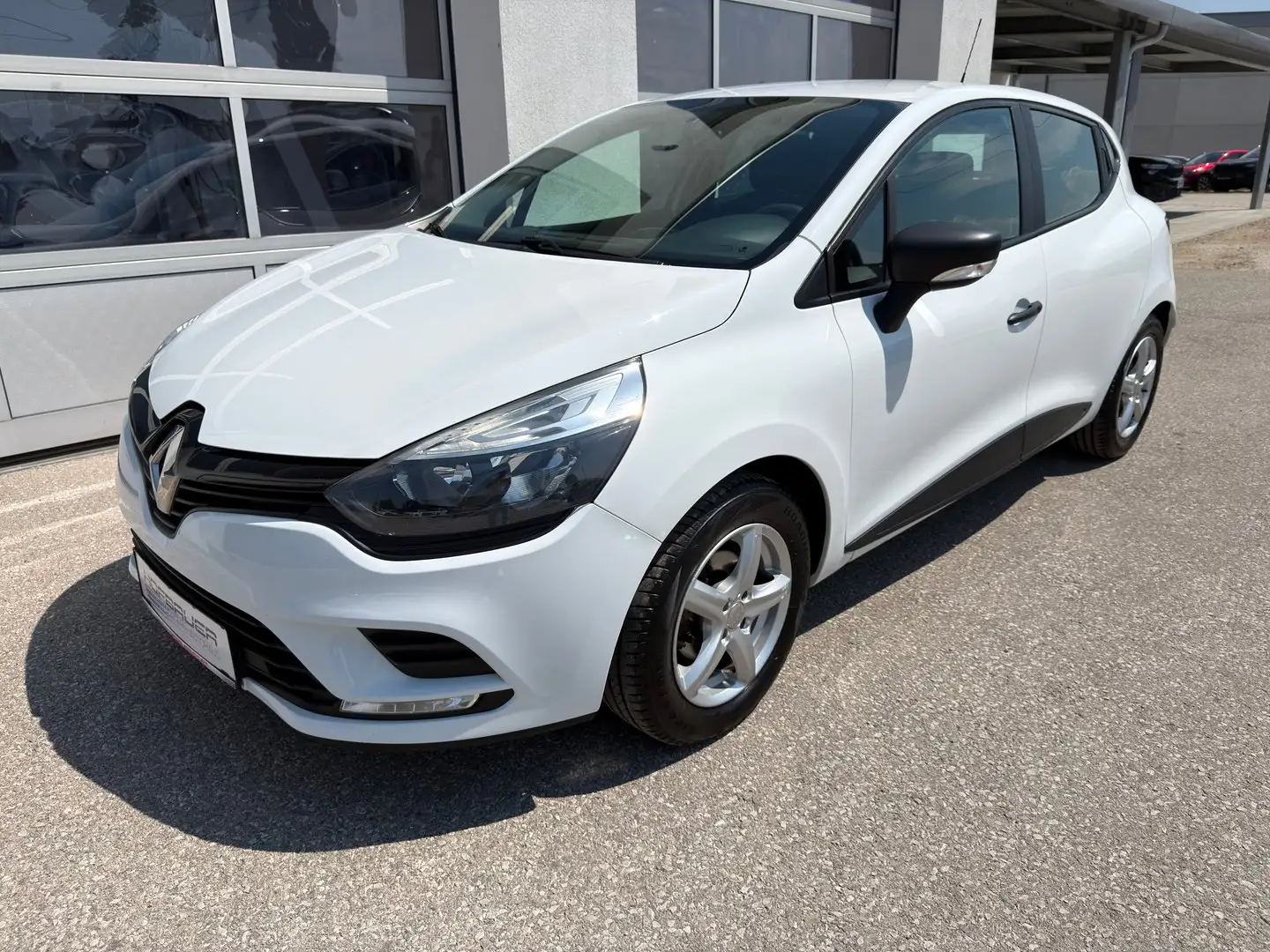 Renault Clio Life 1,2 16V 75 Weiß - 1