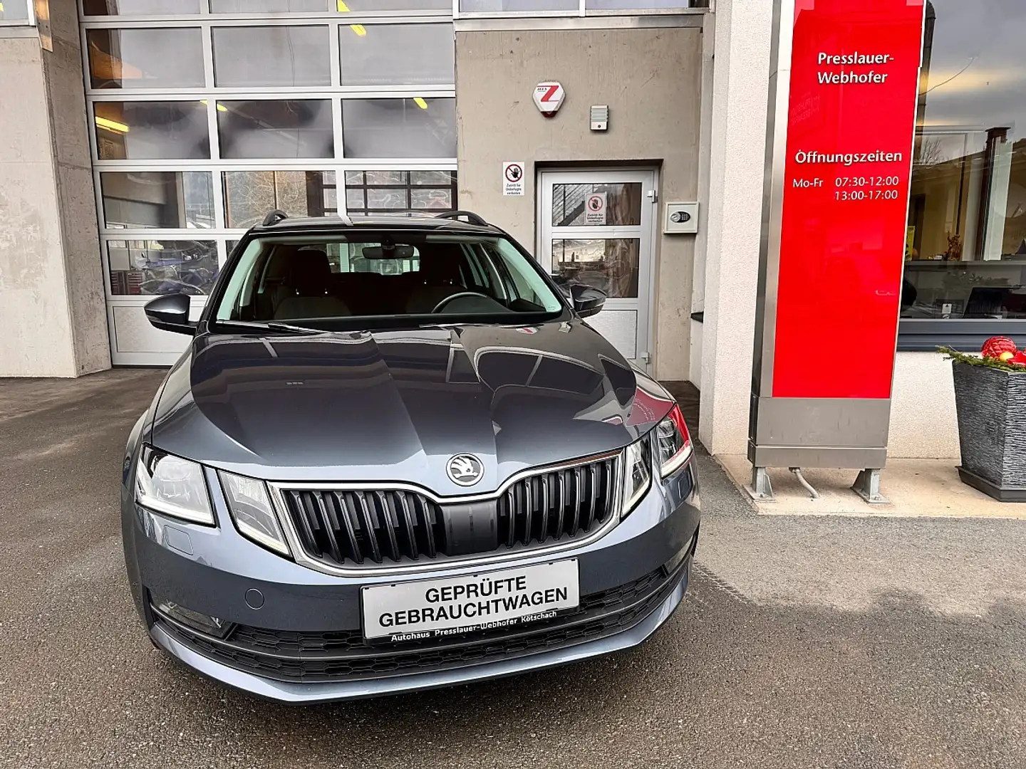 Skoda Octavia Combi 2,0 TDI Ambition Limited DSG Gris - 2