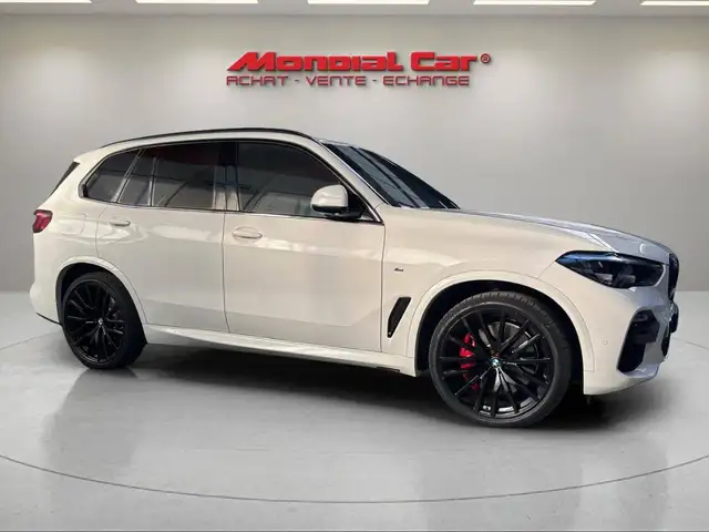 BMW X5 Xdrive45e view 5